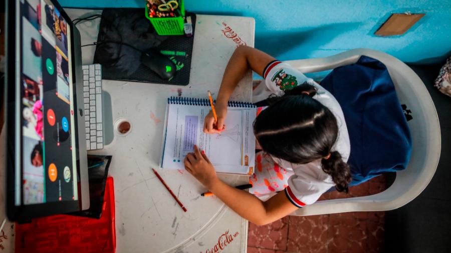 Más de 25 millones de alumnos de todo el país retoman clases a distancia, tras las vacaciones decembrinas 