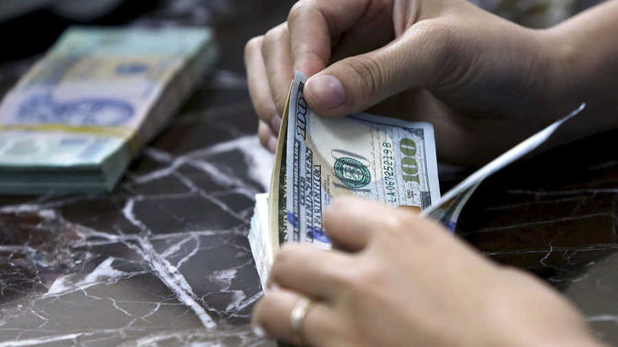 Dólar se vende en 21.90 pesos en el AICM