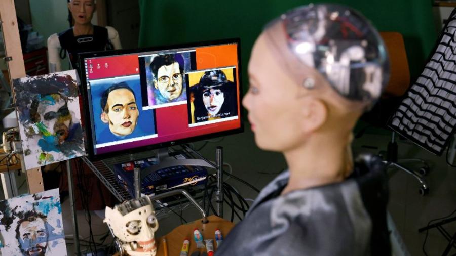 ‘Sophia’ la robot, subastará su primera obra de arte digital