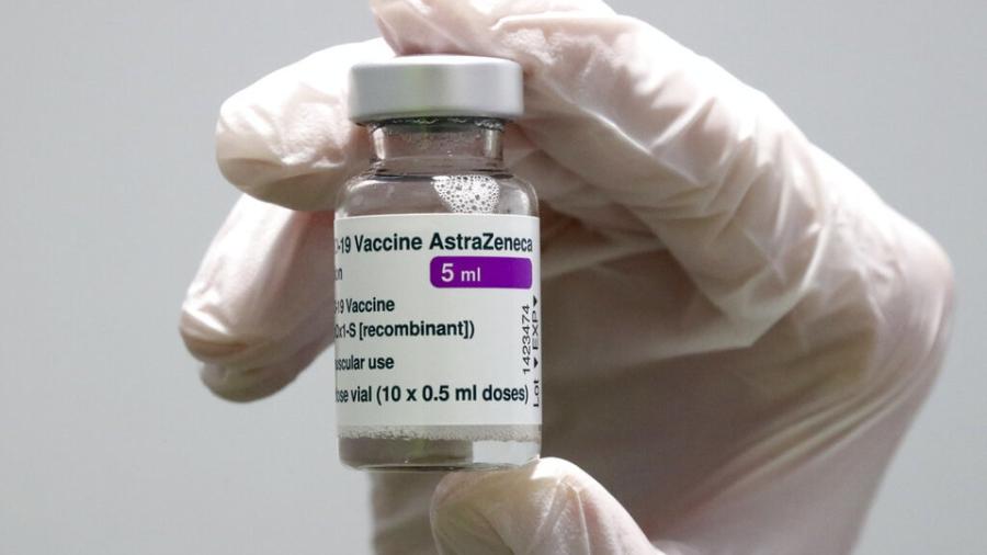 Cofepris libera primer lote de vacuna AstraZeneca envasado en  México