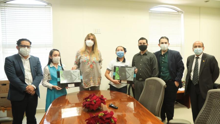 Entrega Alcaldesa premios a Diputados Infantiles