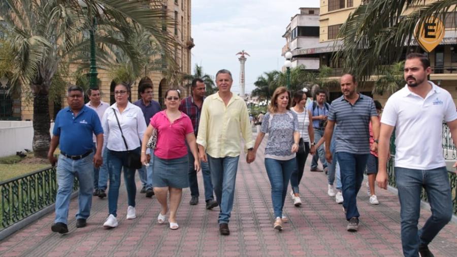 Alcalde presente el avance de obras y entrega de estanquillos especiales