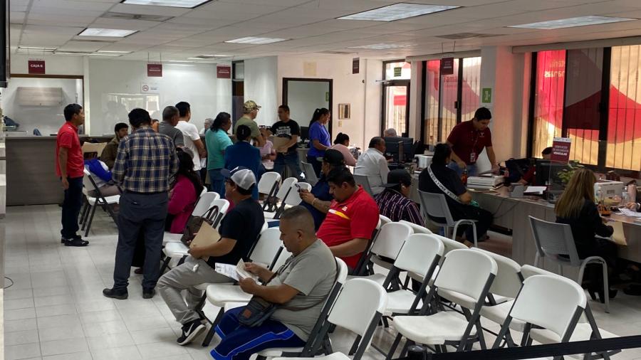 Aprovechan descuentos en Oficina Fiscal