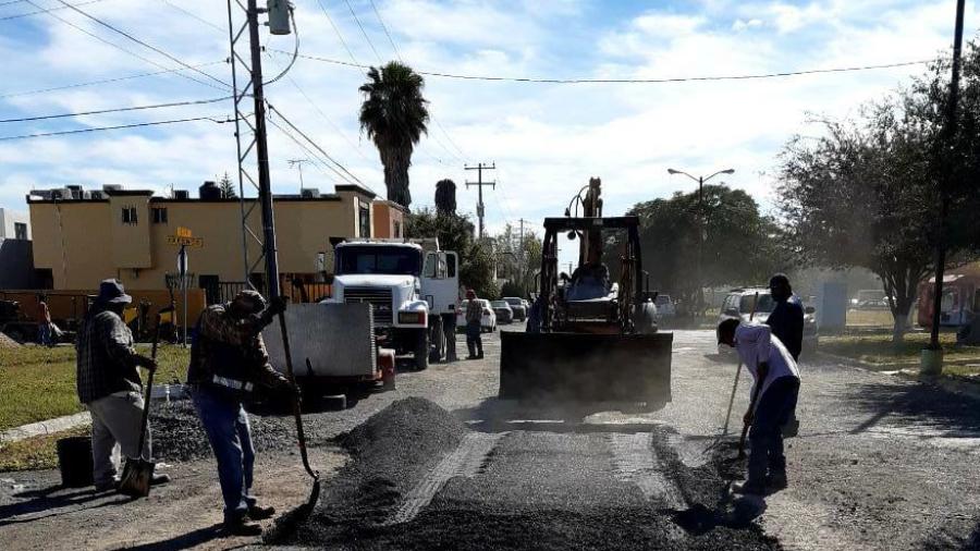 Reparan cuadrillas municipales pavimento en 5 colonias 