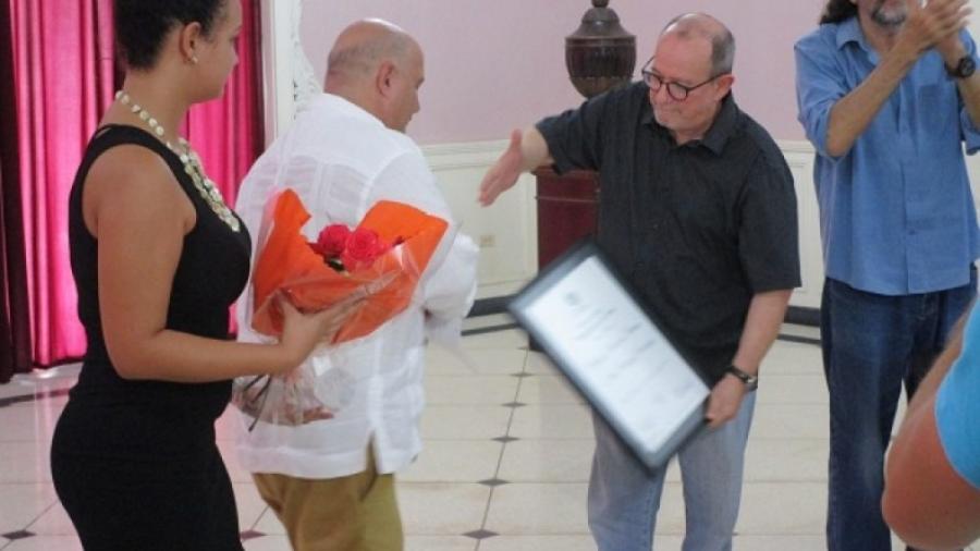 Silvio Rodríguez recibe título de Universidad de las Artes