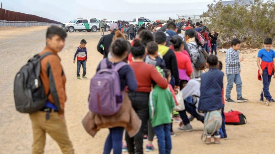 Incrementan migrantes en buscan de permiso humanitario en México
