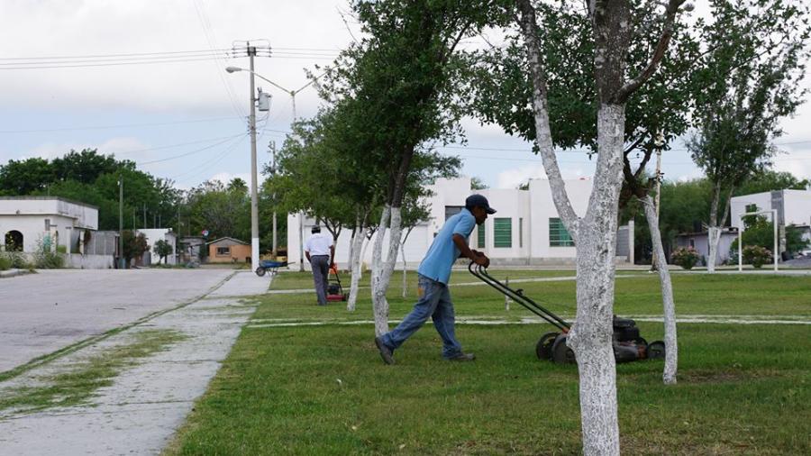 Cuadrilla de limpieza realiza trabajos en Col. Nuevo León