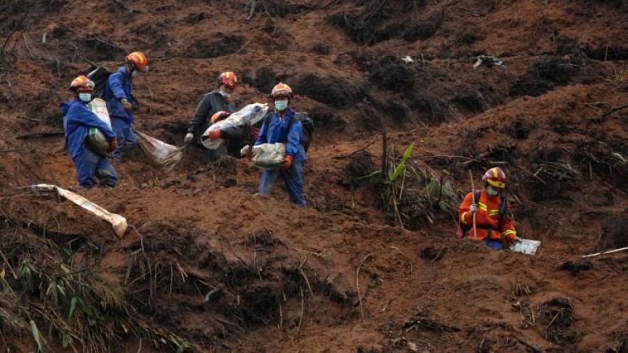 Recuperan la segunda caja negra del avión accidentado en China