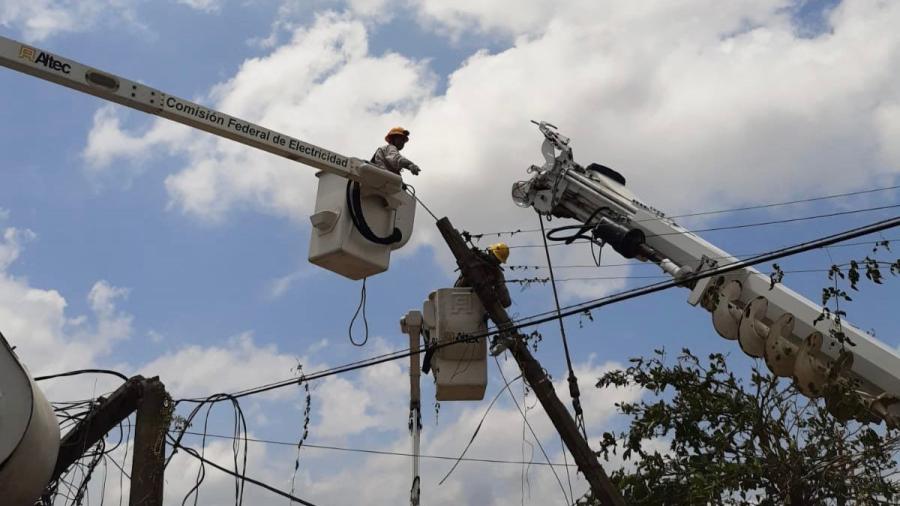  Restablece CFE el 90% de la energía tras afectaciones por “Grace”