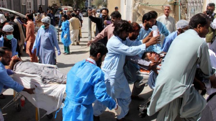 Tres atentados suicidas en mezquitas de Pakistán dejan más de 50 muertos