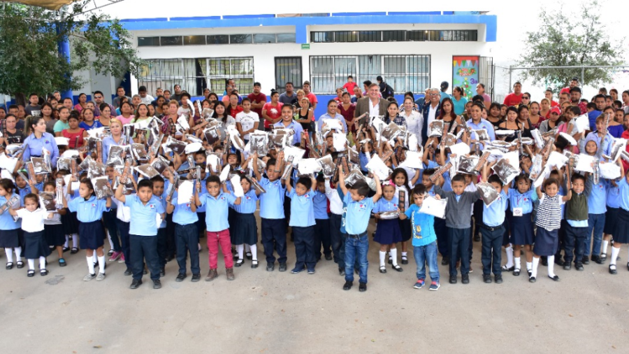 Entrega DIF Reynosa kits a menores de CAIC-Almendros