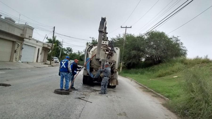 Comapa trabaja con equipo vactor