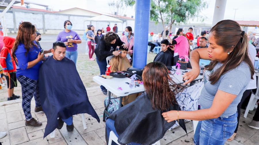 Invita DIF Reynosa a familias de la colonia, Carlos Cantú a conocer programas y servicios 