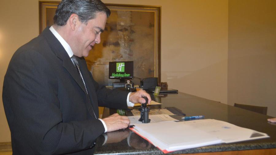 Registran notarías sellos y firmas ante gobierno estatal