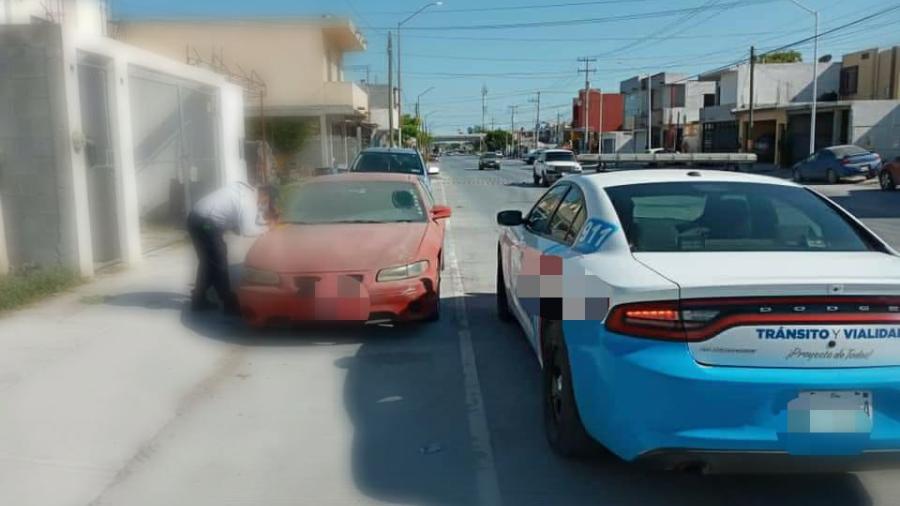 Retiran autos chatarra de la vía pública