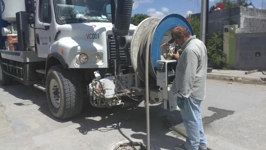 Comapa trabaja con equipo vactor