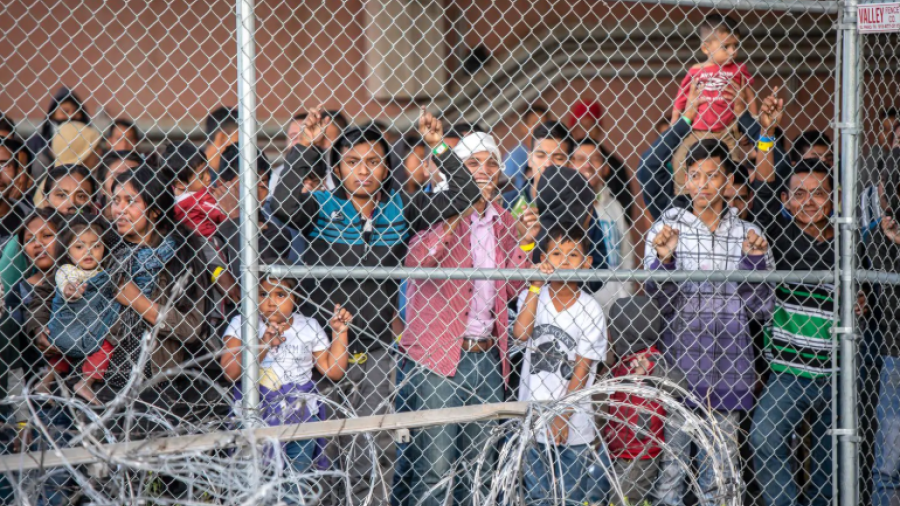 EU reconoce que niños migrantes sufrieron ‘traumas’