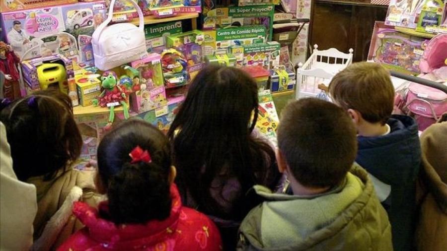 Dejan a niños más necesitados sin juguetes de Navidad
