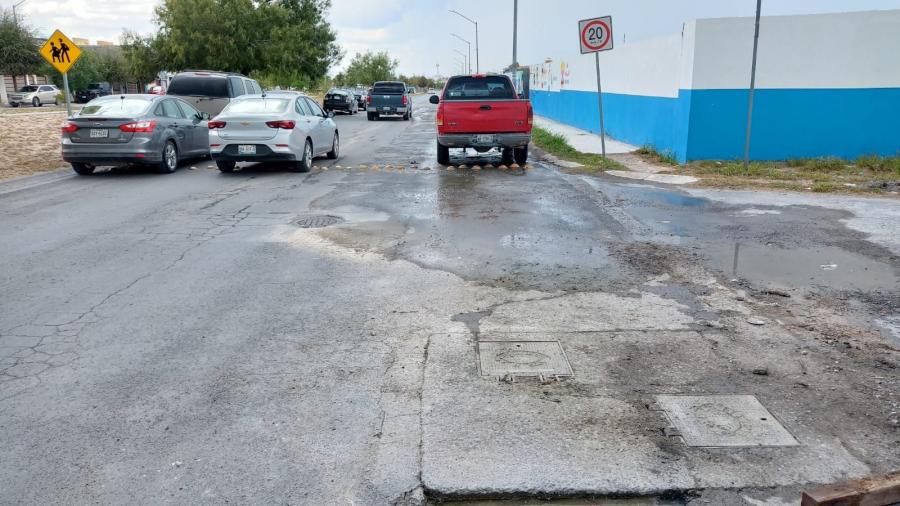 Repara COMAPA Reynosa fuga de agua en caja de válvulas en fraccionamiento Ventura