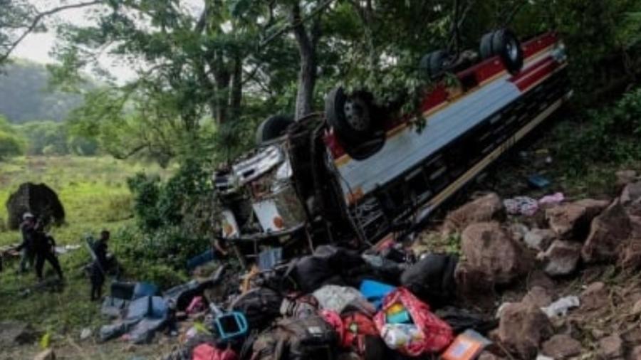 Se vuelca en Nicaragua autobús con presuntos migrantes 
