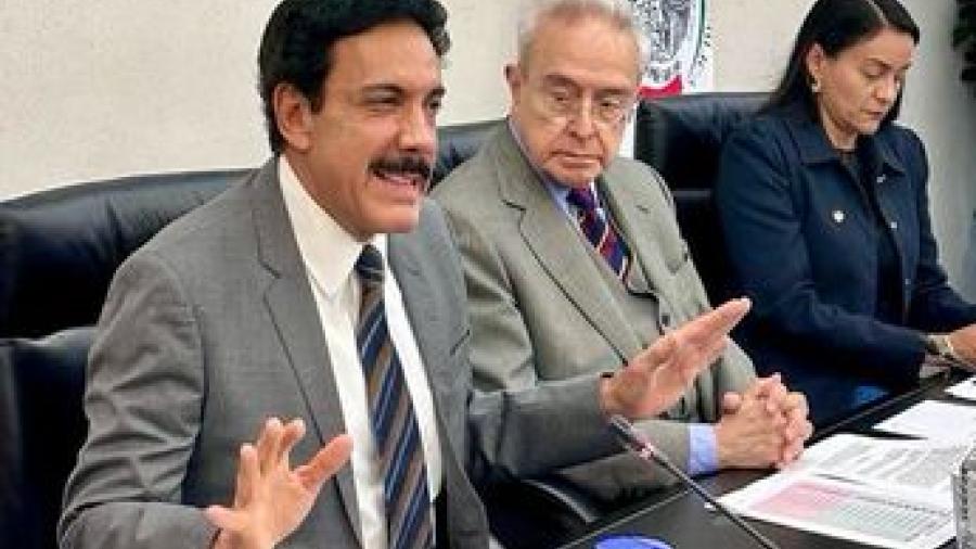 Omar Fayad admite falta de méritos, pero avanza como embajador en Noruega