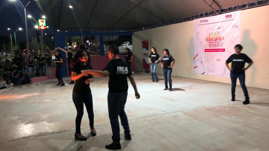 Invitan a clases de cumbia texana