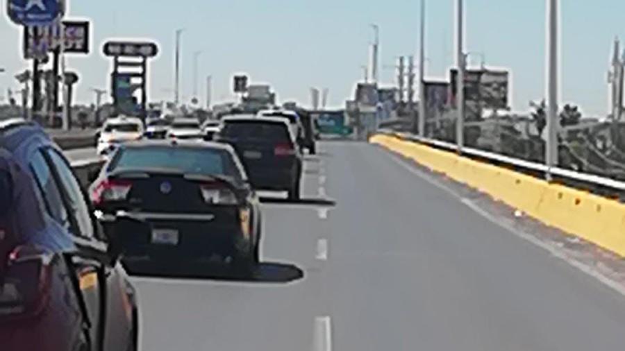 Pinta Ayuntamiento de Reynosa delimitación de carriles en Puente Broncos