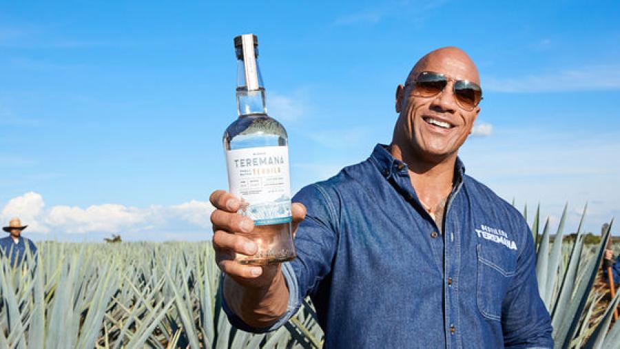 Dwayne 'The Rock' Johnson reconoce el talento de los tequileros mexicanos