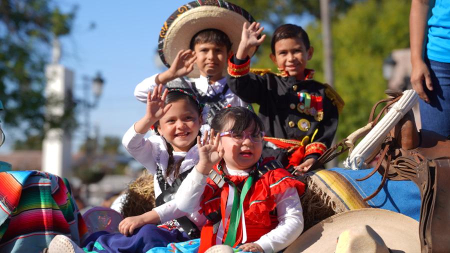 Celebran el 114 aniversario de la Revolución Mexicana con uno de los desfiles más numerosos 