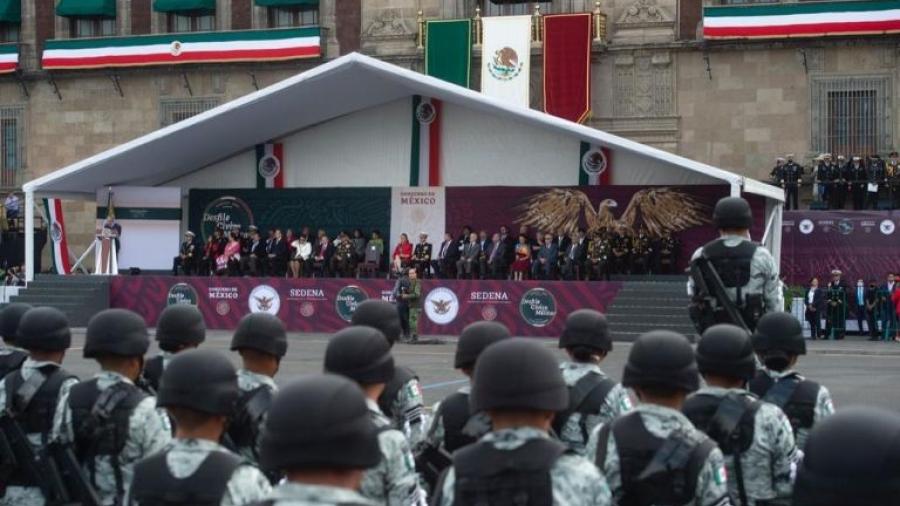 Reconoce AMLO labor de la Guardia Nacional; le dedica defile militar 