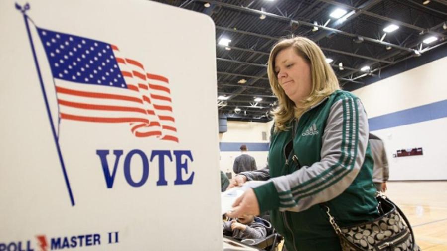 Residentes de Texas acuden a las urnas para elegir representantes