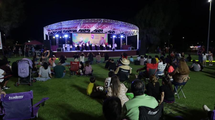 Familias disfrutan del arte y talento con espectáculo en el Parque Viveros de Nuevo Laredo