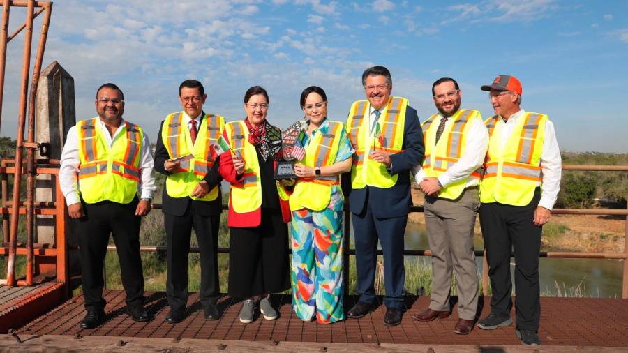 Firma Carmen Lilia Canturosas acuerdo internacional para el rescate de la mariposa monarca 