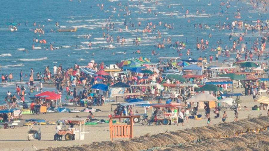 Contin&uacute;a afluencia en Playa Miramar