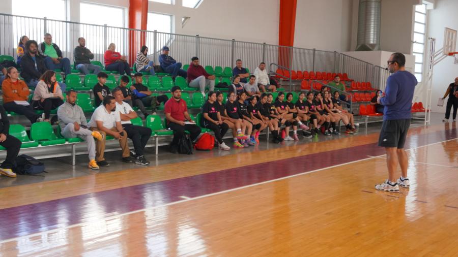 Gobierno Municipal impulsa el deporte con exitosa “Clínica de Básquetbol para Entrenadores”