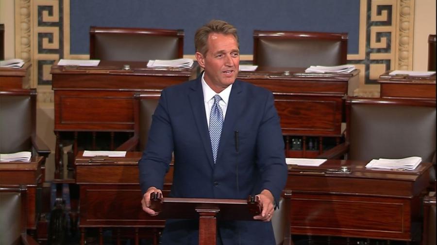 Flake espera que republicanos levanten la voz