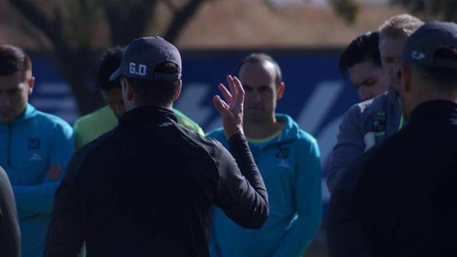 Donovan reporta con León