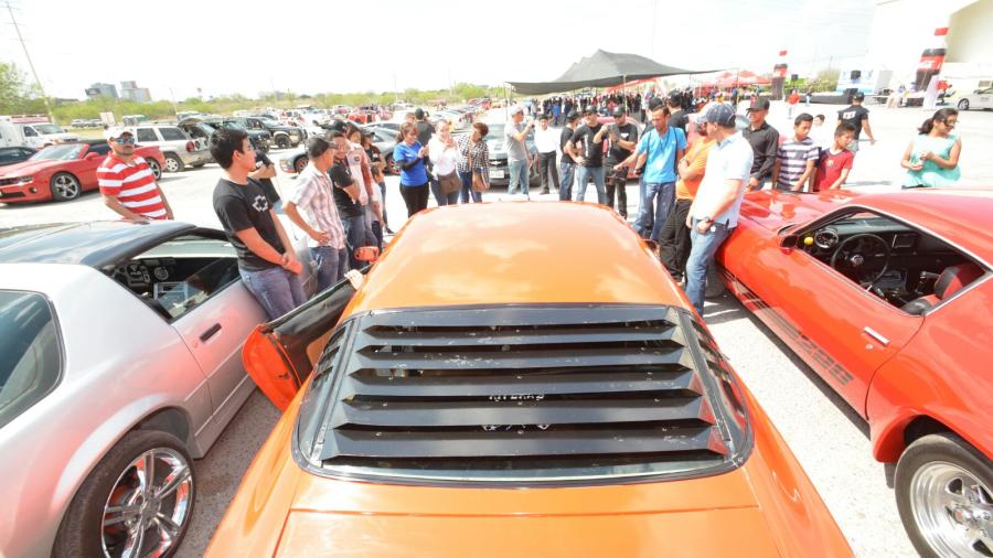 Exhibirá Club 25 autos clásicos en plaza principal de Reynosa