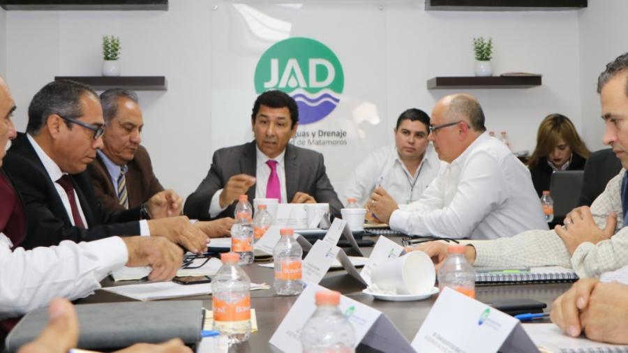 Pide Alcalde Mario López “adelgazar” nómina de JAD; menos gerentes, más obras 
