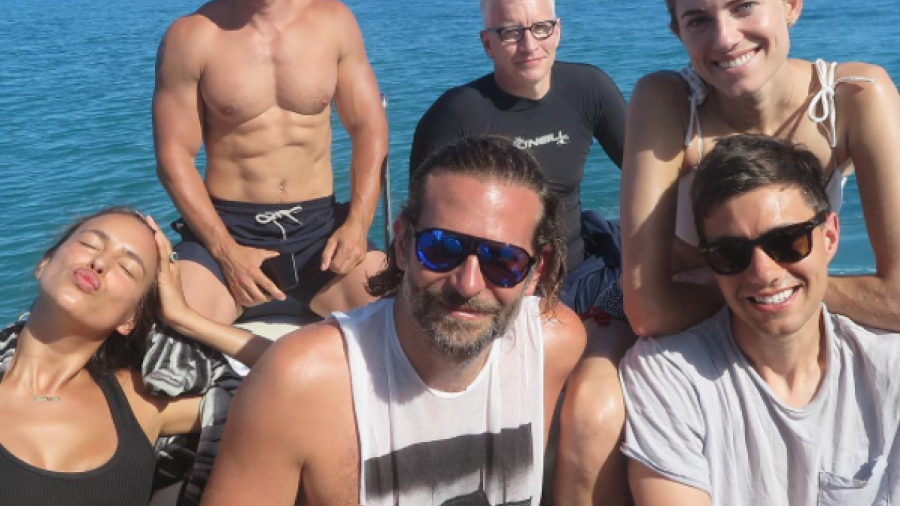 Irina Shayk y Bradley Cooper de vacaciones en la playa