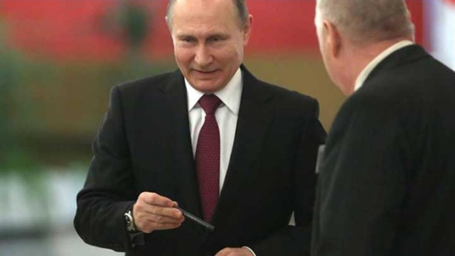 Putin logra ganar con 70% de los votos: sondeos