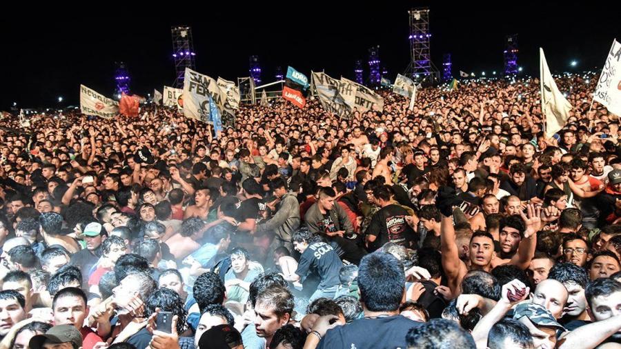 Estampida en concierto de rock deja dos muertos en Argentina