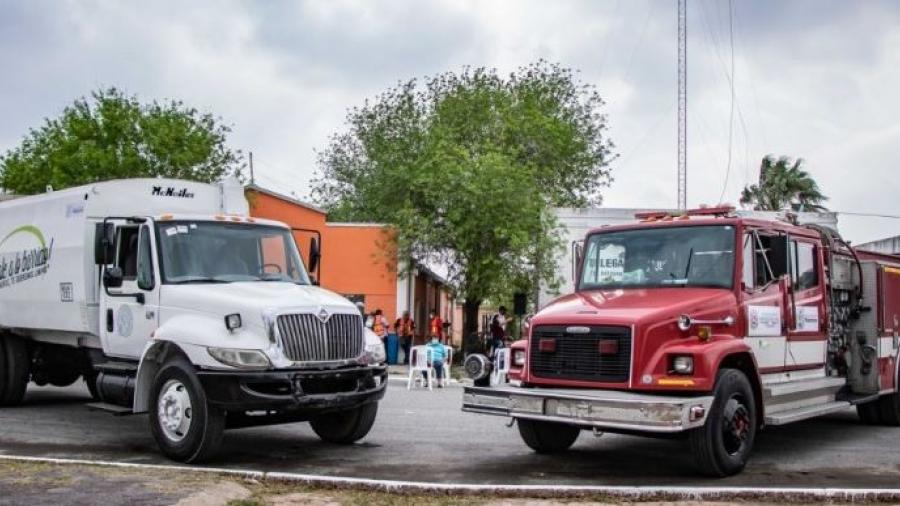 Entrega Alcalde camión compactador y unidad para Protección Civil en Estación Ramírez