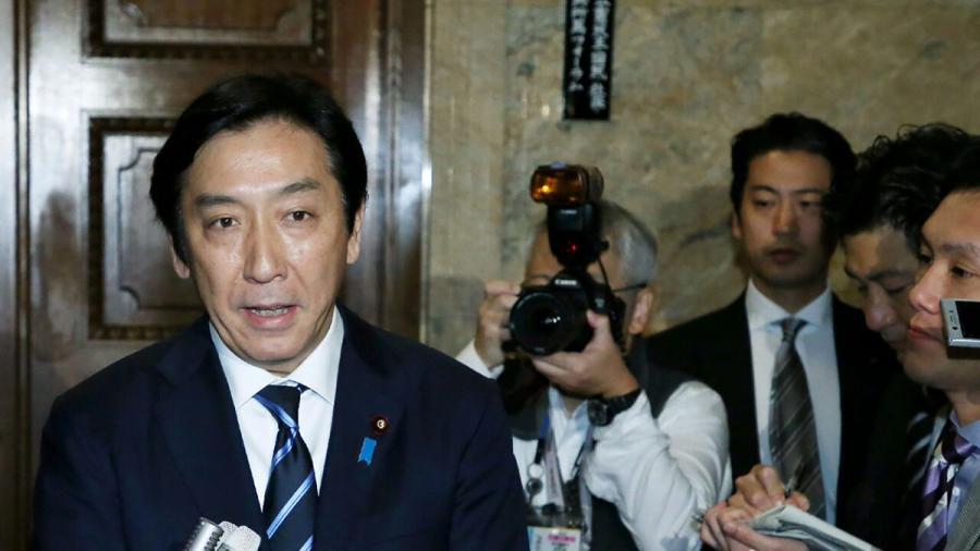 Renuncia el ministro de Comercio de Japón en medio de escándalo
