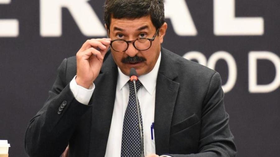 Conceden suspensión a Javier Corral por la orden de aprehensión en su contra