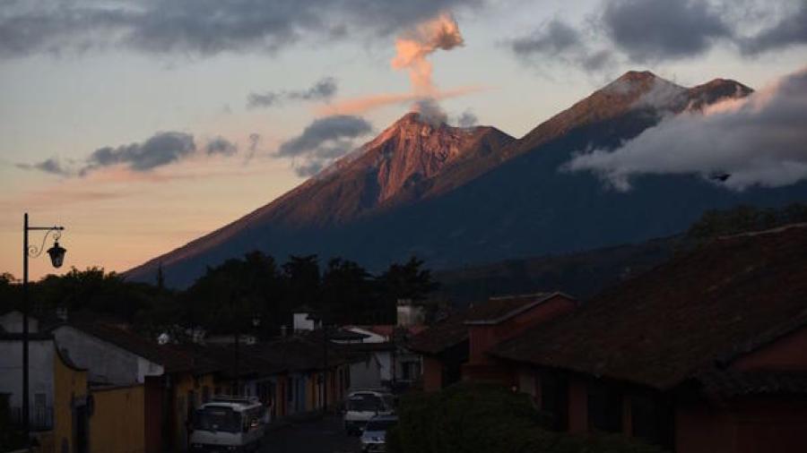 Incrementa la actividad del Volcán de Fuego de Guatemala