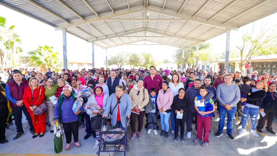 Celebra Carlos Peña Ortiz con imparable alegría a familias con Posadas Navideñas
