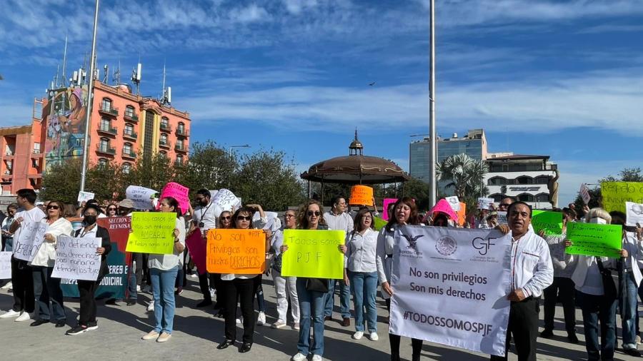 Marchan empleados del PJF por retiro de fidecomisos