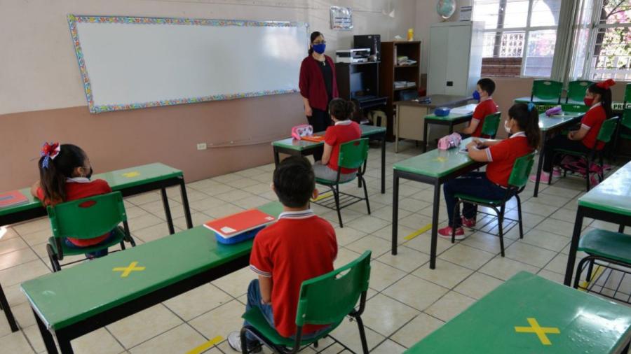 Posponen clases presenciales en Tamaulipas y 10 estados más por aumento de casos de COVID