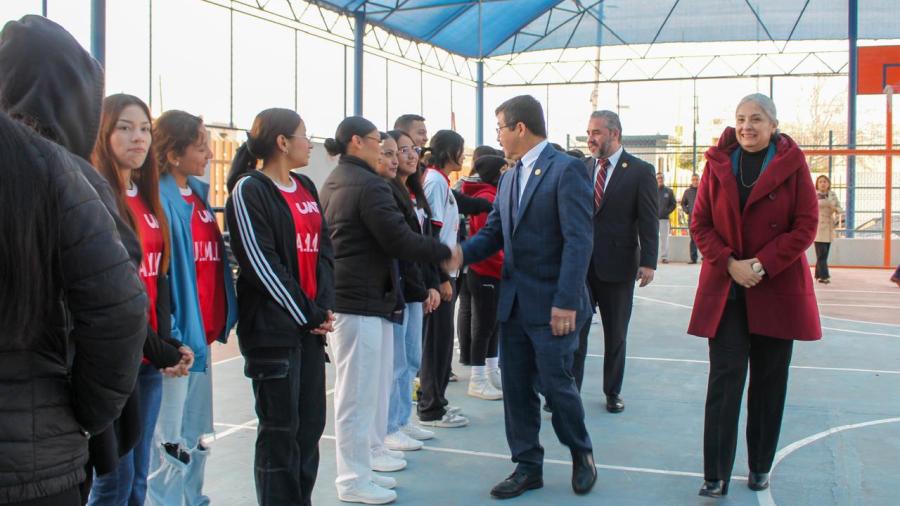 Rector de la UAT sostiene encuentro con estudiantes de la UAM Matamoros